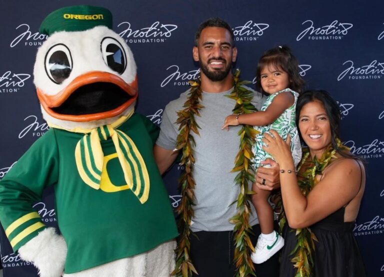 Marcus Mariota with his Wife