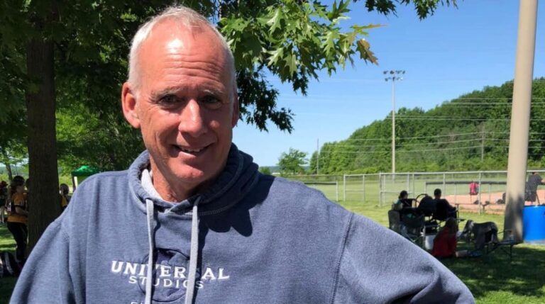 Decorated Umpire Brian Mellish died at 62.