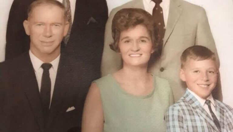 A Young Dean Blevins Pictured With His Parents Rachel And Dexter Blevins During Their Annual Family Picture