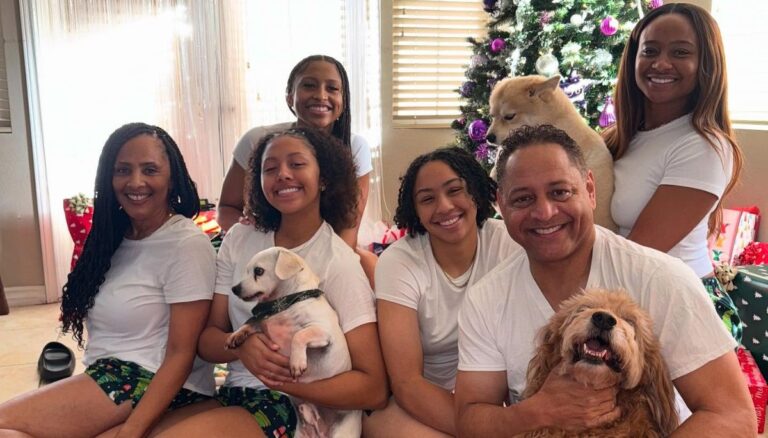 Louisville Cardinals Guard Jayda Curry Pictured With Her Parents Gary And Robin Curry And Her Sisters, Kayla, Layla, And Ayva Curry Celebrating Christmas 2024