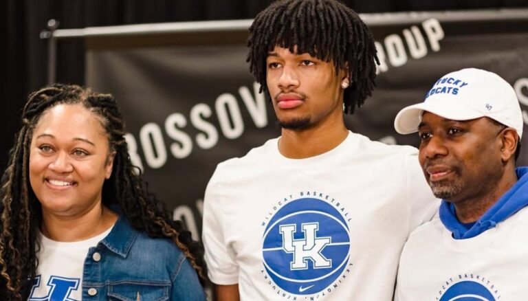 Shaedon Sharpe with his parents Robert and Julia while signing for Wildcats