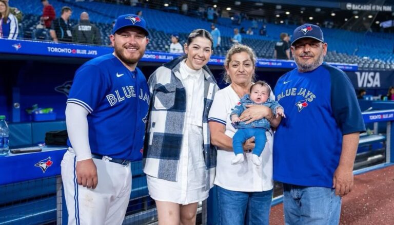 Alejandro Kirk and wife Sofia are proud parents of a daughter