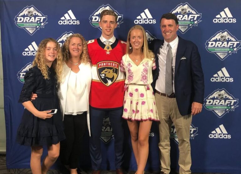 Blackhawks Goaltender Spencer Knight Parents Were High School Hockey Players, And His Mother Also Participated In Sailing And Ice Hockey At Hobart William Smith College