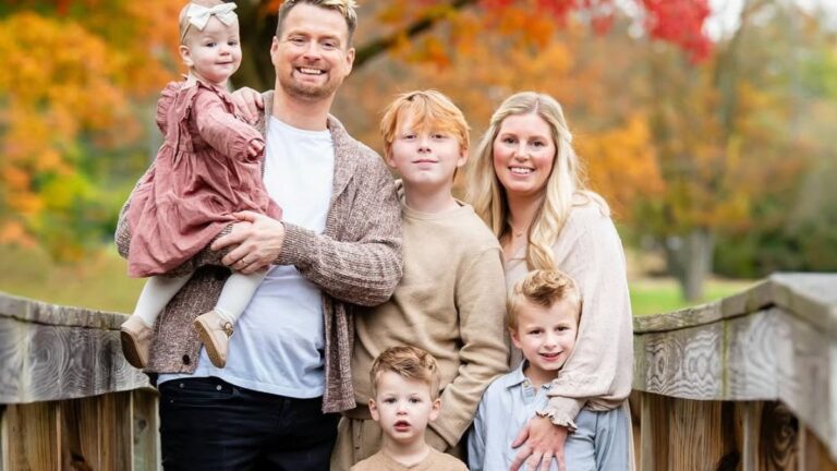 Zach Gowen and wife Kelly has been married for over five years