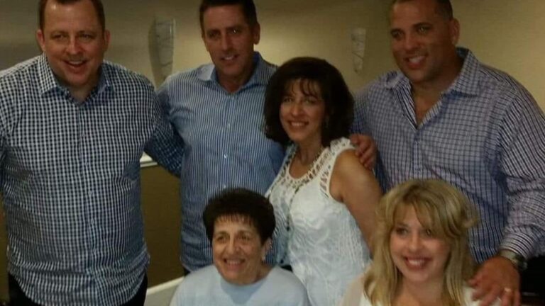 Tom Thibodeau is a proud brother of four siblings named Janet, Nancy, David and Dennis