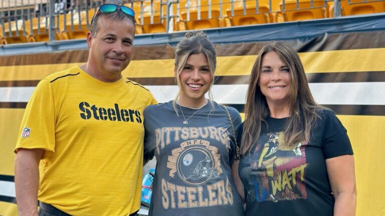 Dani Rhodes parents, Dan and Deann