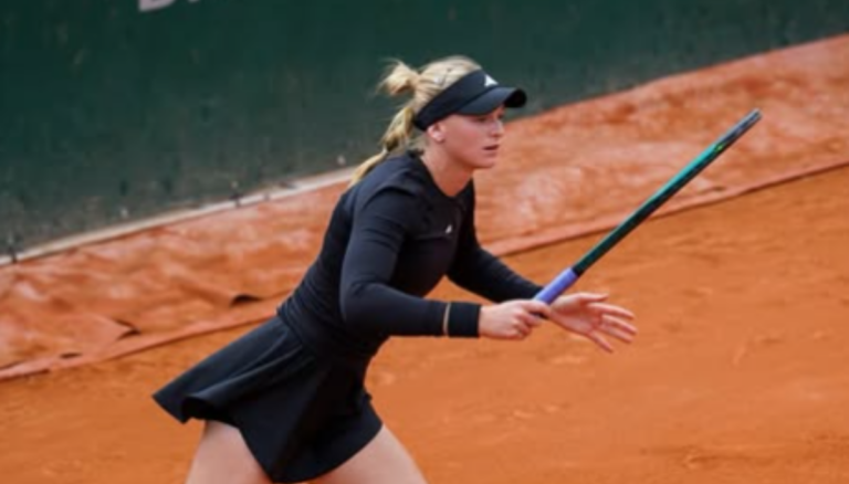Ashlyn Krueger, a rising American tennis star and only child, has built her success through family support, personal discipline, and an intense focus on her career rather than relationships.