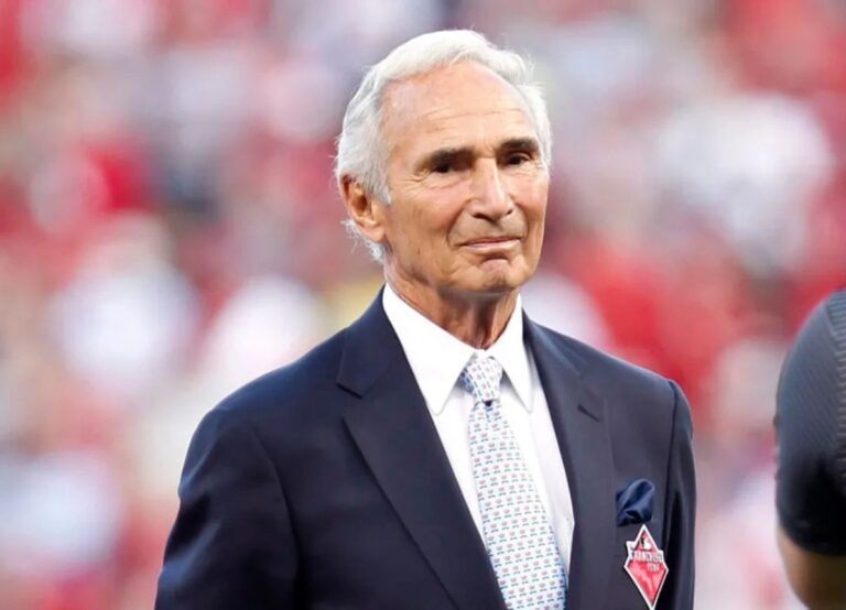 Former MLB star Sandy Koufax, 89, quietly mentors Dodgers, supports charities, and nears 90, recalling his legendary 1961–1966 dominance